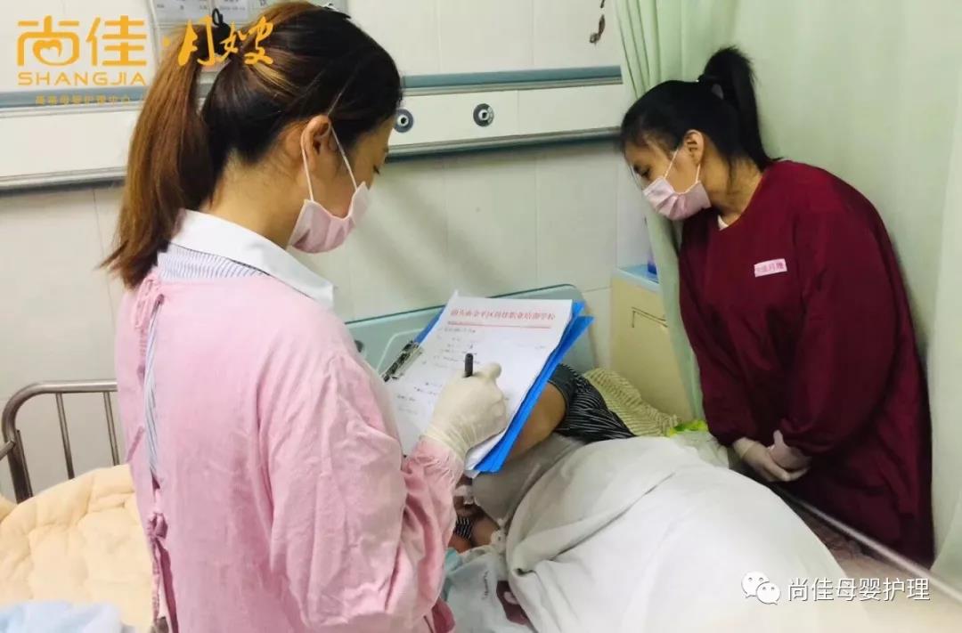 尚佳專業(yè)月嫂丨母乳丨你還認為初乳很臟，要擠掉的嗎？